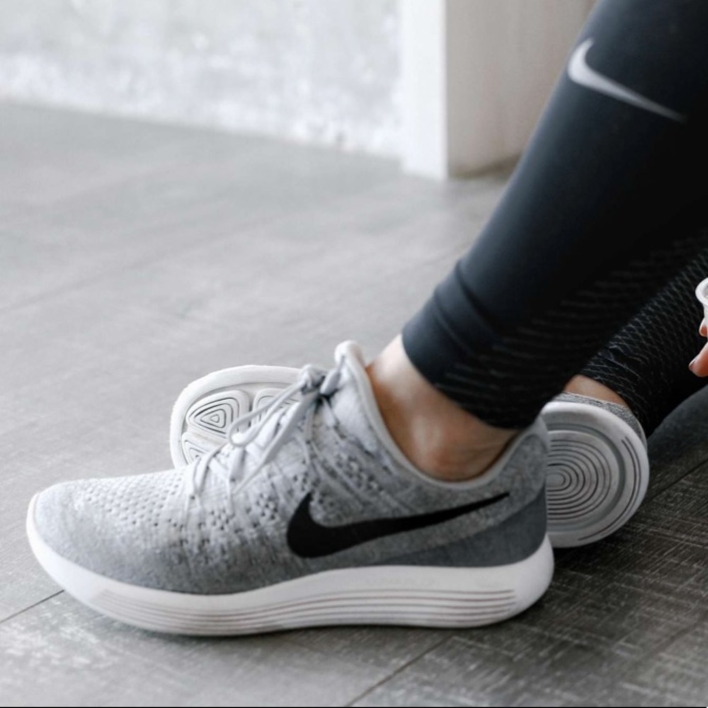 NWT Nike LunarEpic Low Flyknit 2 Wolf Grey  WMNS - Picture 3 of 8